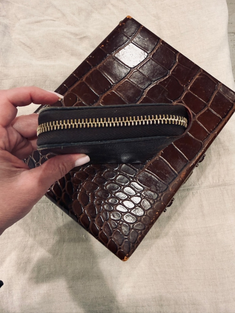 Louis Vuitton Monogram Zippy Wallet, poppy red interior. - Picture 7 of 8
